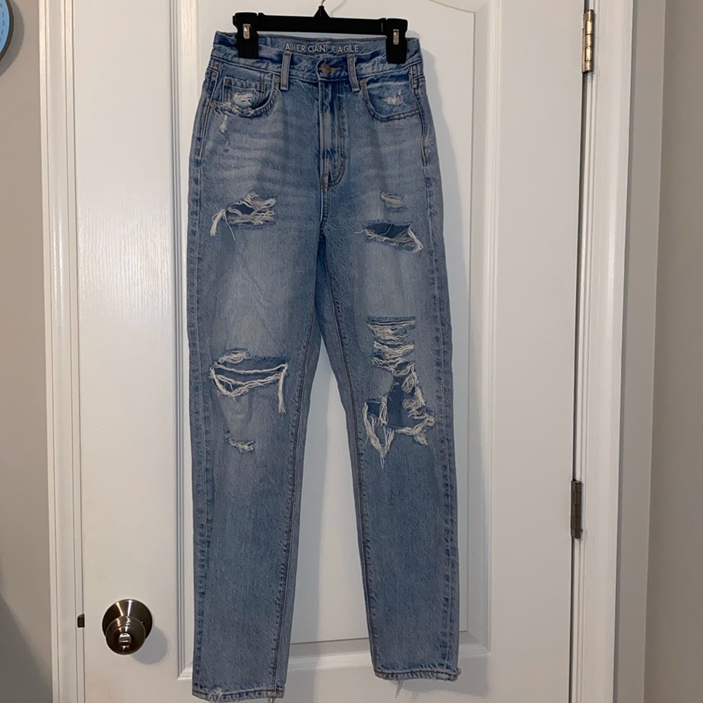 AE Mom jean in good condition, rarely worn, and in light wash color